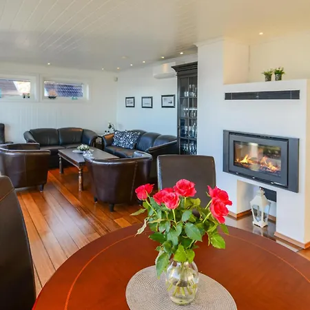 Gorgeous In With House Sea View شقة